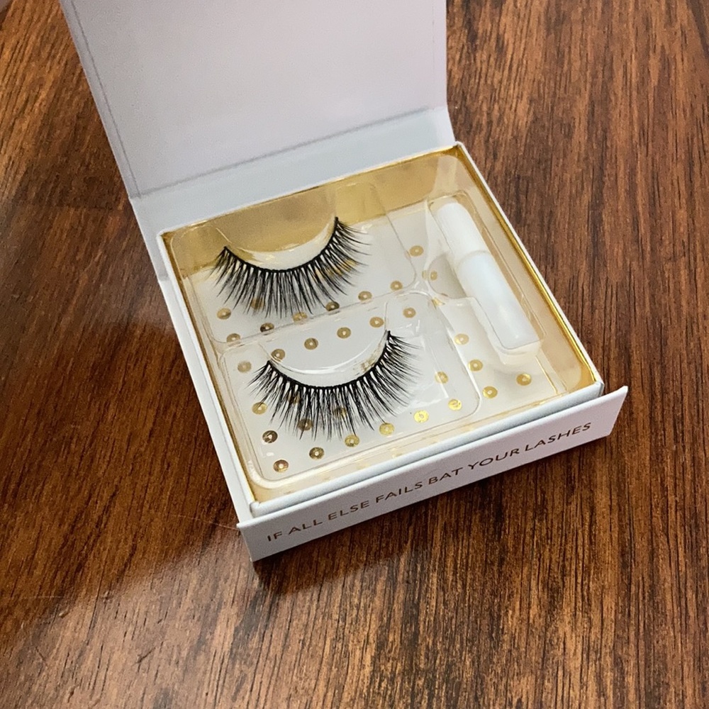 NEW Battington Monroe 3D Silk Lashes Kit Fake False Eyelashes with Glue NWT